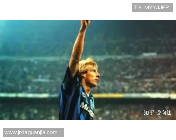 足球传奇风采背景壁纸，展现球星魅力与赛场激情的完美融合