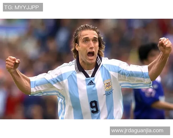 足球巨星走近球迷心声 深度访谈揭秘赛场背后的故事