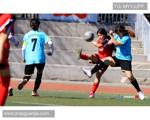 足球星哥绿茵逐梦激情燃烧谱写永不言弃的青春篇章