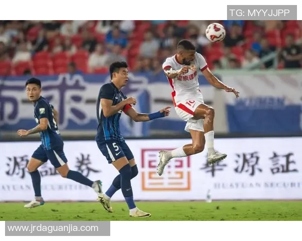 足球球星因违规遭遇扣钱风波引发球迷广泛热议关注 足球球星因违规遭遇扣钱风波引发球迷广泛热议关注